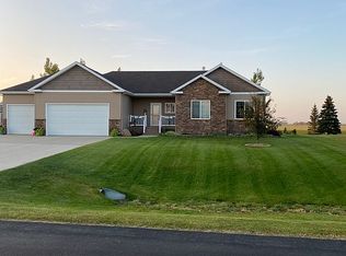 912 Sugar Dr, Argusville, ND 58005