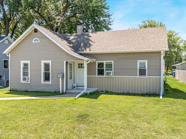 113 W 4th St, Kaukauna, WI 54130