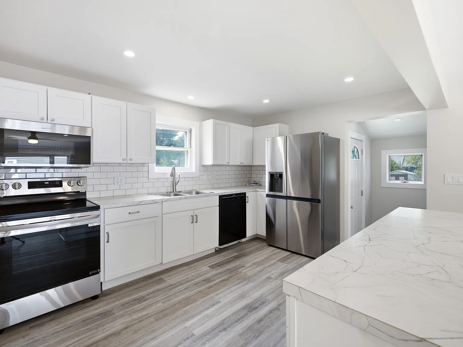 3 bed, 1597 sqft, $2,700 — Photo 3