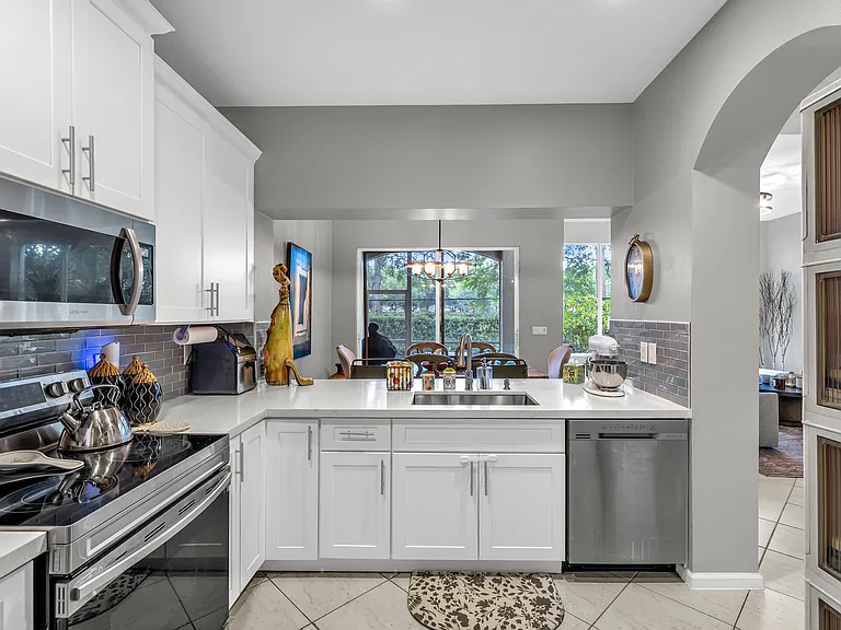 6407 Bella Cir #403 — Photo 4