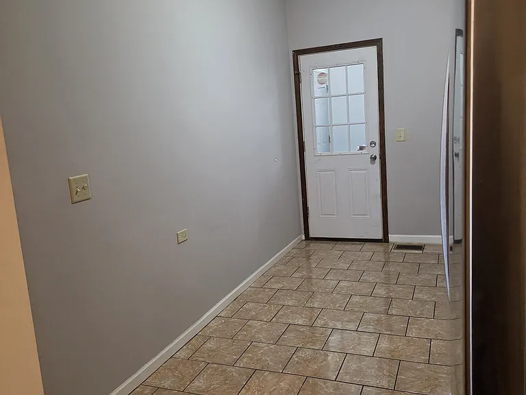 5536 W Congress Pkwy #1 — Photo 17