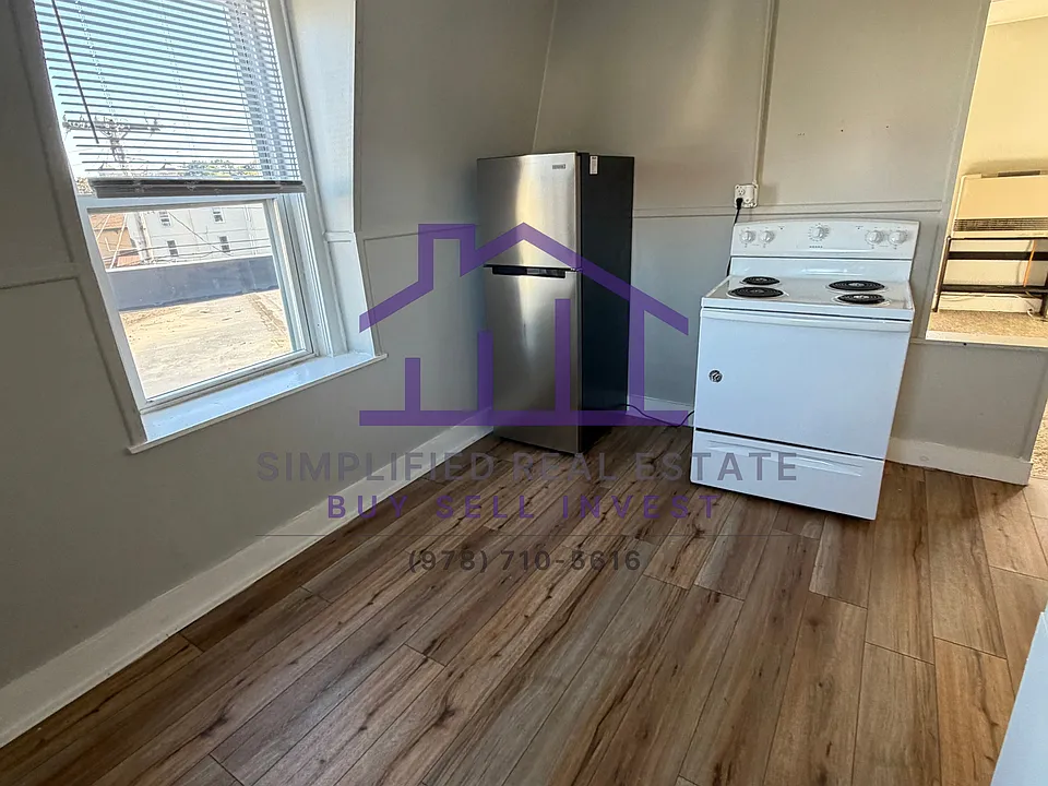 42 College St #8