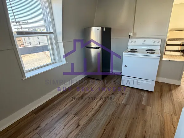 42 College St #8, Lewiston, ME 04240