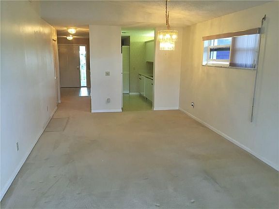 5th image of 605 W Lake Jasmine Cir Unit 605-208