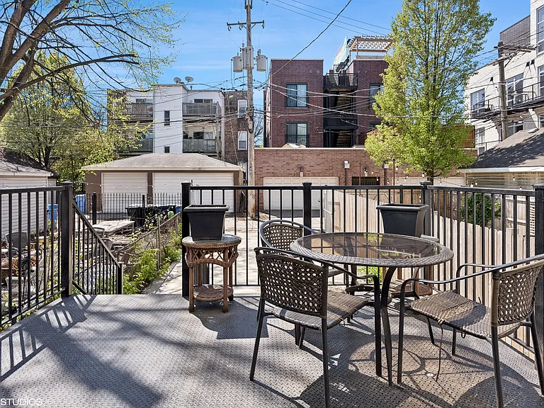 2347 W Altgeld St — Photo 16