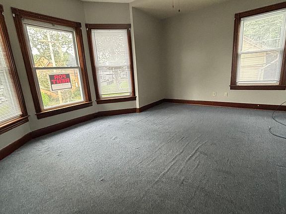 3rd image of 146 Morris St