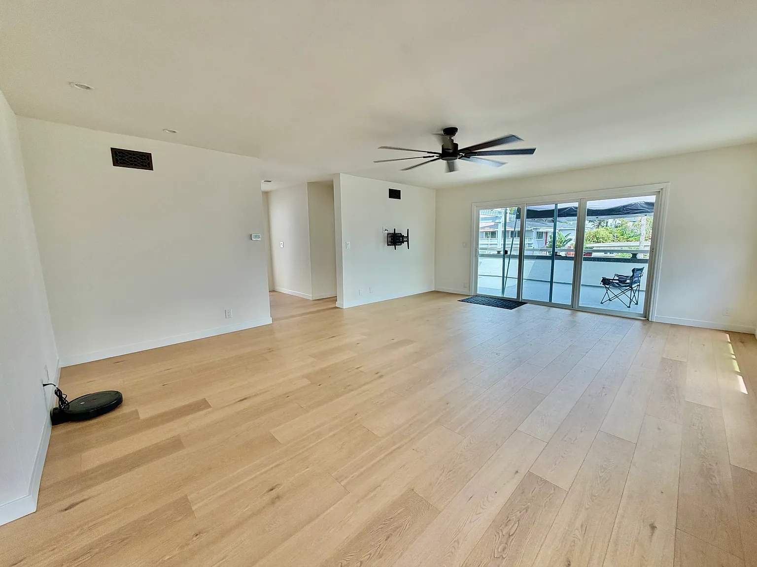 3 bed, 1300 sqft, $5,000 — Photo 4