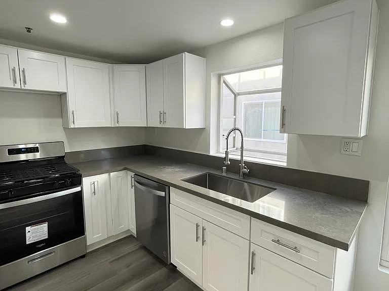 8828 Burnet Ave #8 — Photo 10