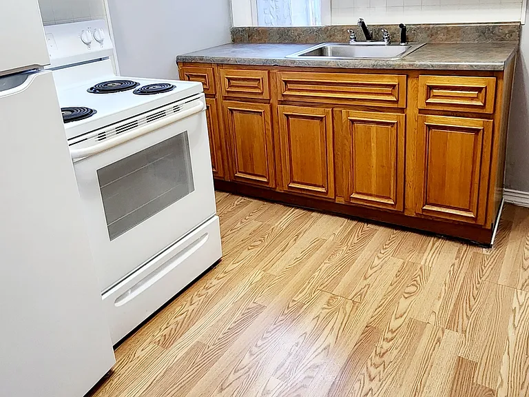 725 W Huntingdon St — Photo 5
