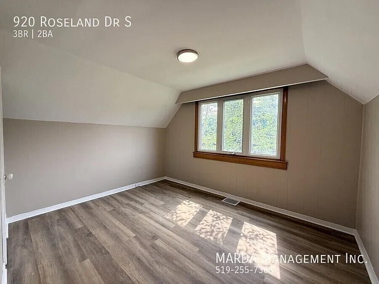920 Roseland Dr S — Photo 31