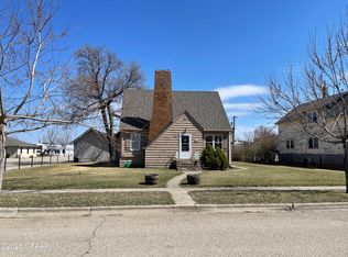 412 Code Ave S, Park River, ND 58270