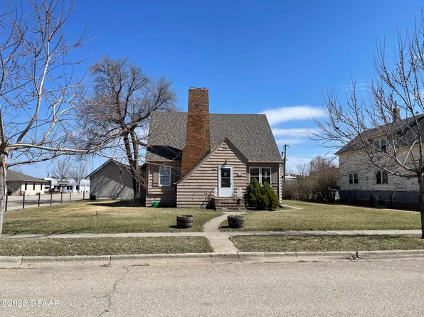 412 Code Ave S, Park River, ND 58270