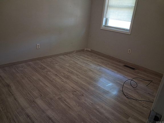 5th image of 4902 Wise St