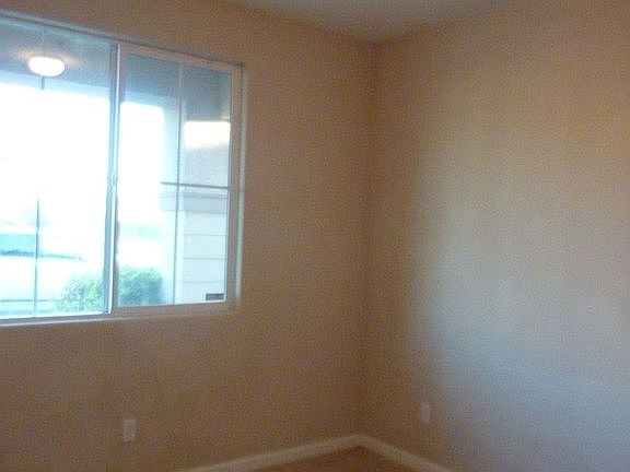 br 2 w/ tile floor