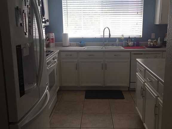 Kitchen w/ brand new appliciance, Whirlpoo