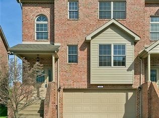 2000 Augusta Ln, Jeannette, PA