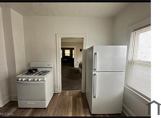 3rd image of 11724 Imperial Ave #Up