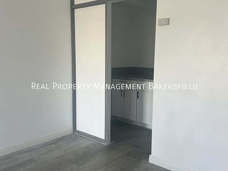 2700 White Ln #151 — Photo 3