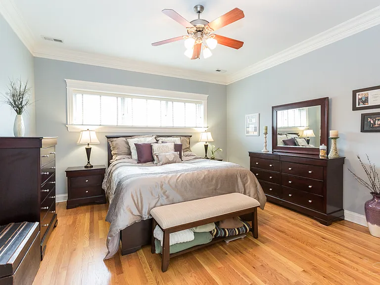 2450 W Montrose Ave #2W — Photo 10