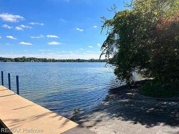 3rd image of 436 E Shore Dr