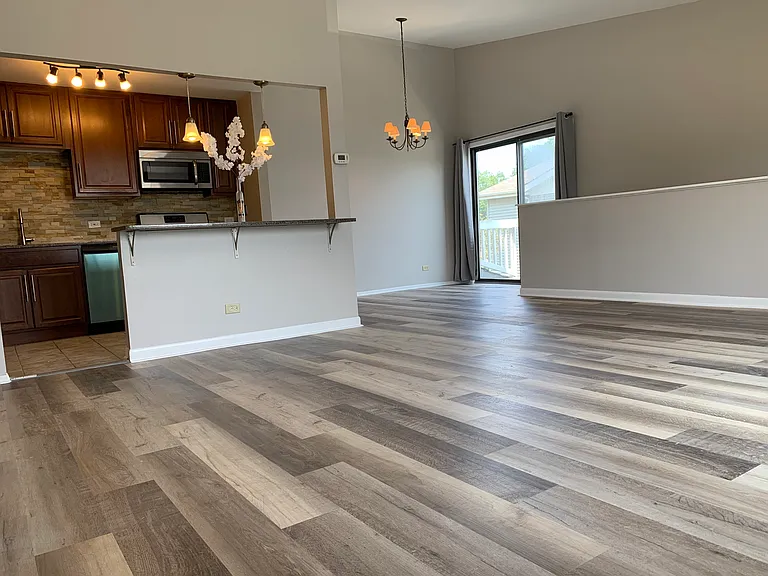 422 Buchanan Ct — Photo 2