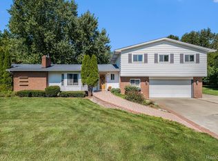 1213 Carter Dr, Flint, MI 48532