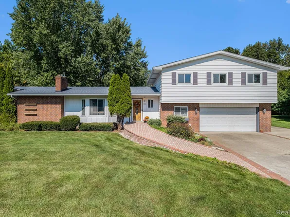 1213 Carter Dr, Flint, MI 48532