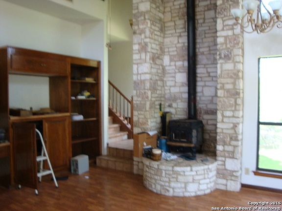 4th image of 1140 Lakeshore Dr N