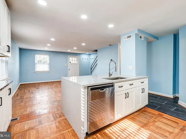 849 S Glebe Rd — Photo 11