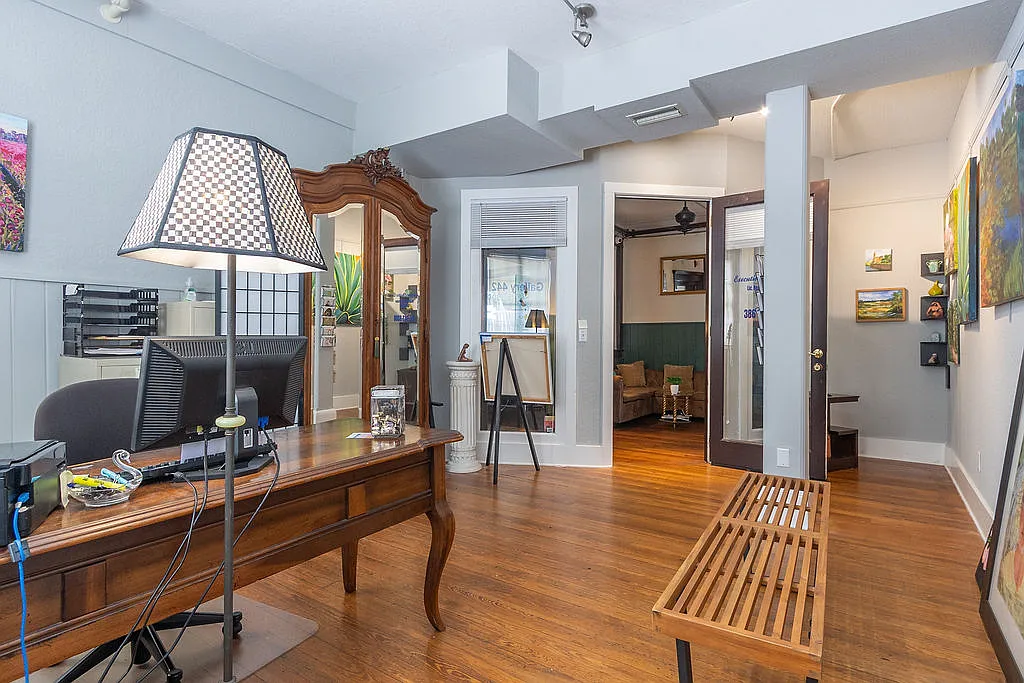 442 East New York Avenue - 1 — Photo 1