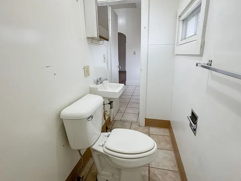 375 W Burkitt St — Photo 14