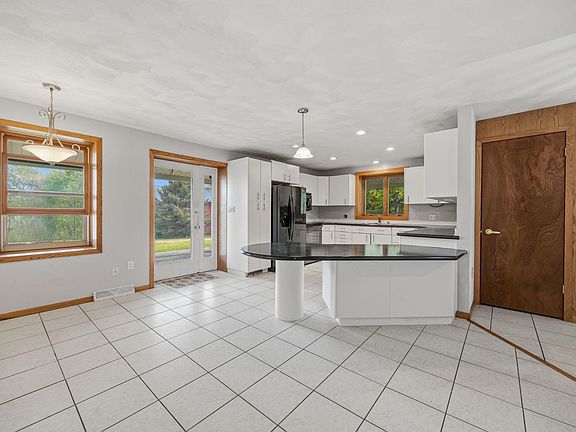 4th image of 2296 Tower Dr