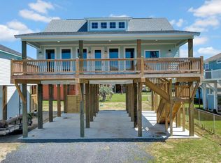 880 Kahla Dr, Crystal Beach, TX 77650