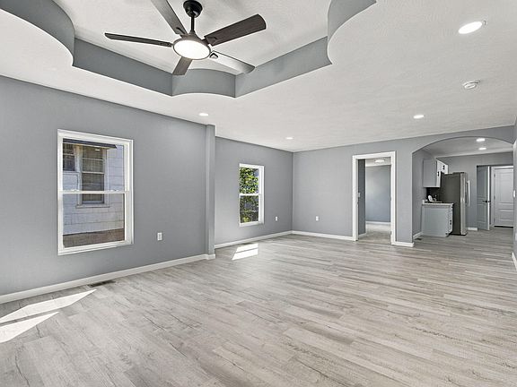 4th image of 108 W Pleasant Street