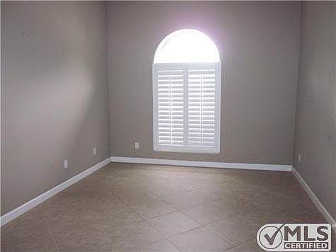 5th image of 826 SW Lake Charles Cir