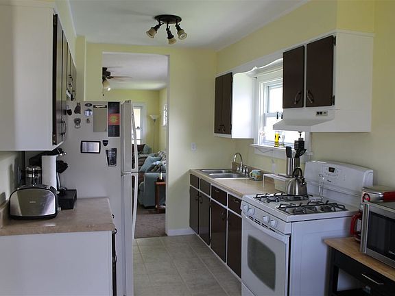 4th image of 1213 S 32nd St