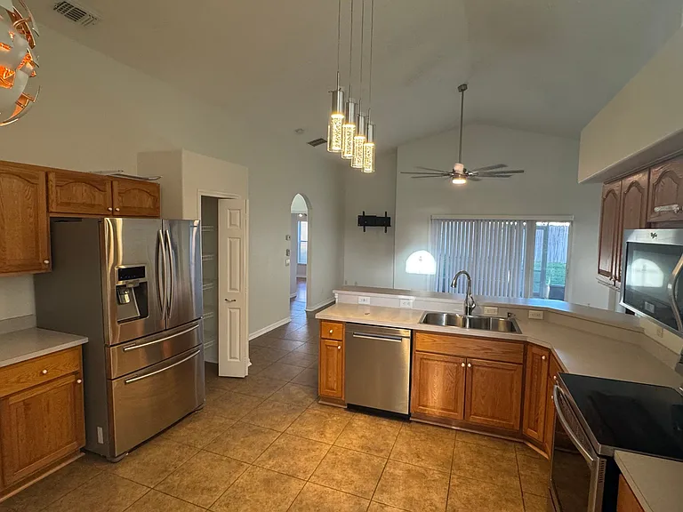 1823 Ashton Dr E — Photo 21