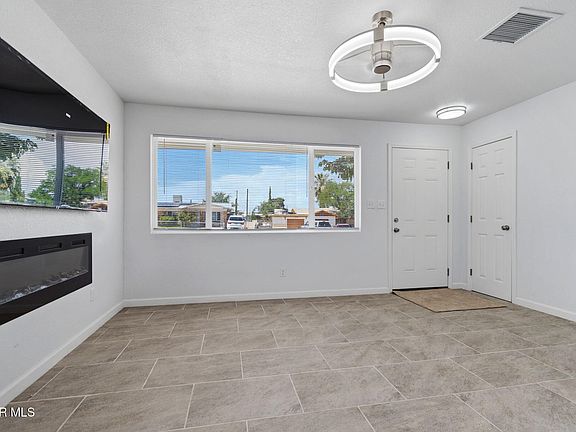 3rd image of 4948 Royal Dr