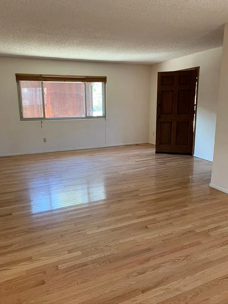 2 bed, 1200 sqft, $1,500 — Photo 2