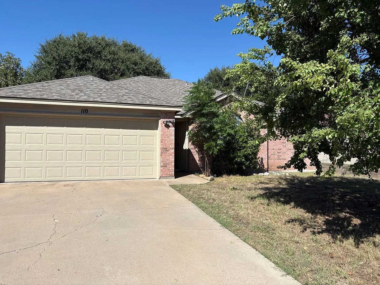 Fully Furnished & Move-In Ready — Photo 1