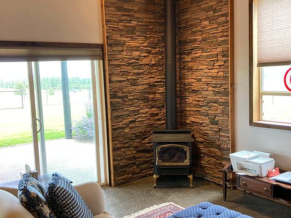 Natural gas fireplace