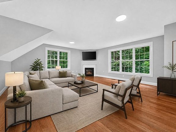 3rd image of 12 Cowdry Hill Rd