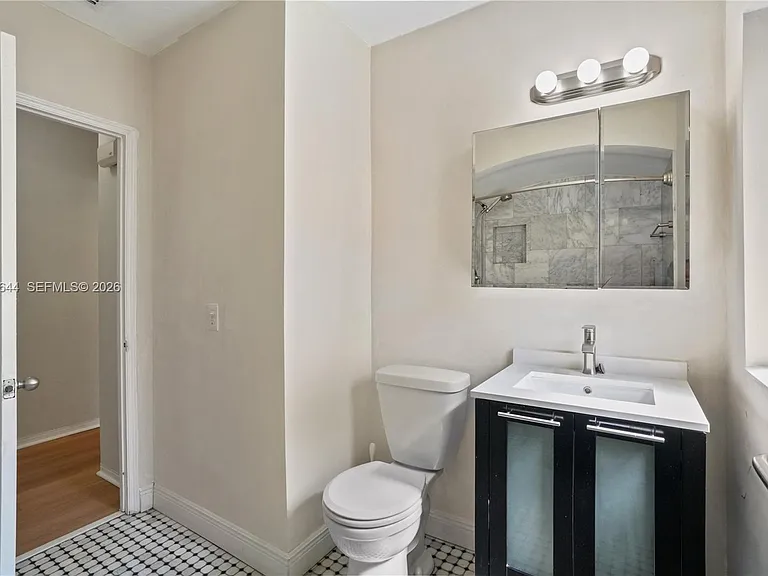 2460 SW 24th St — Photo 22