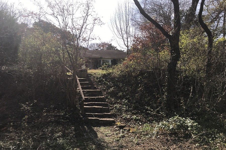 1st image of 718 W Red Bird Ln
