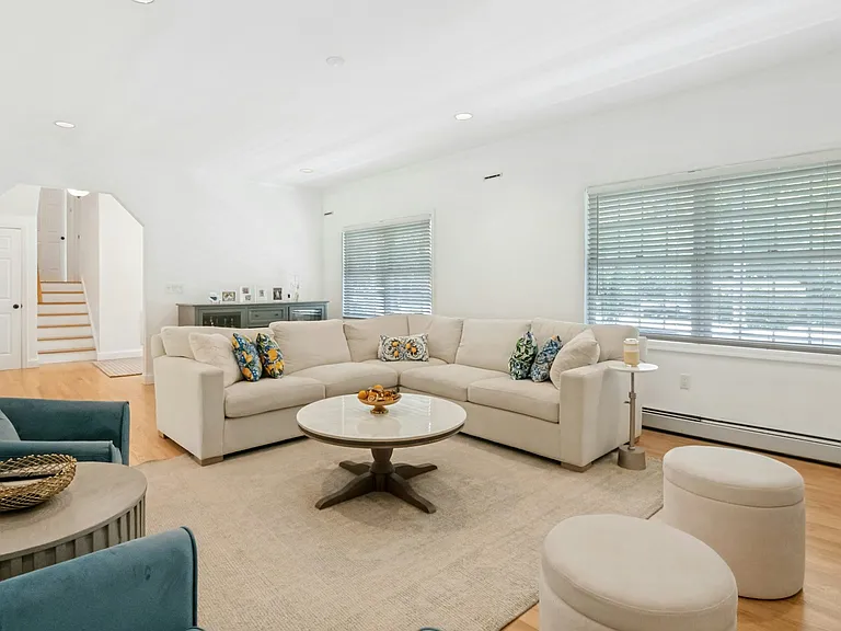 575 Washington Ave — Photo 8