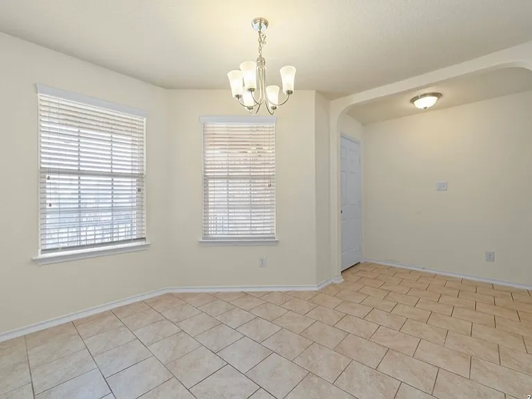 1407 Frio Eagle — Photo 1