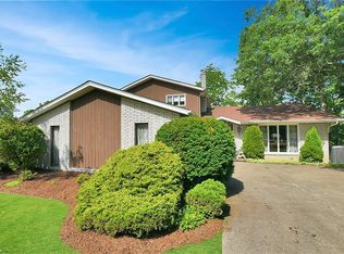 5302 Millwood Dr, Broadview Heights, OH 44147