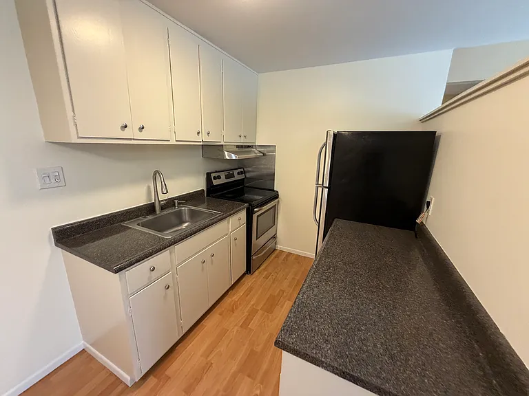 245 E. Market St. — Photo 12