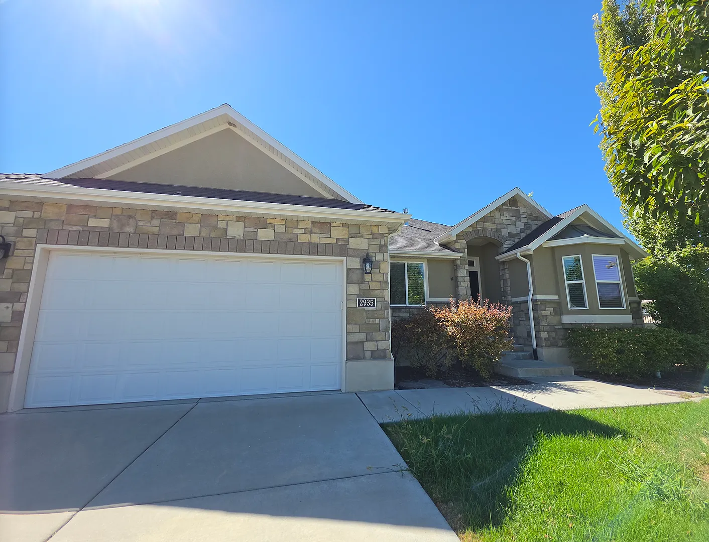 5 Bed / 3 Bath Single-Family Home for Rent in West Point, UT — Photo 2