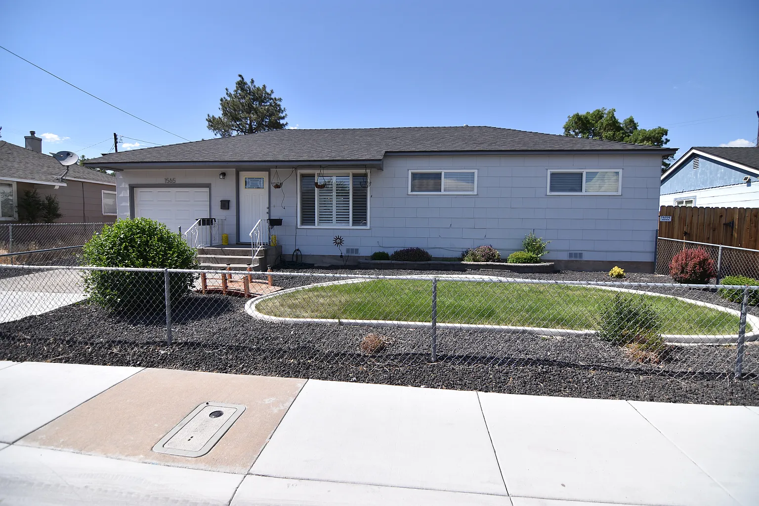 1565 Stewart St photo 1